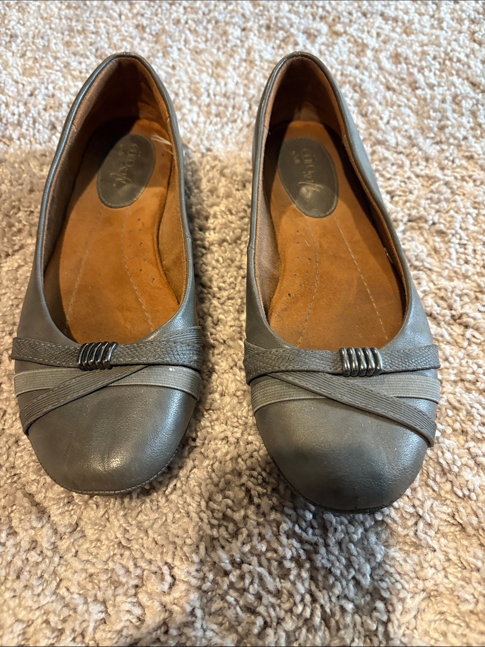 Leather Life Stride Gray Slip-On Ballet Flats with Decorative Twist